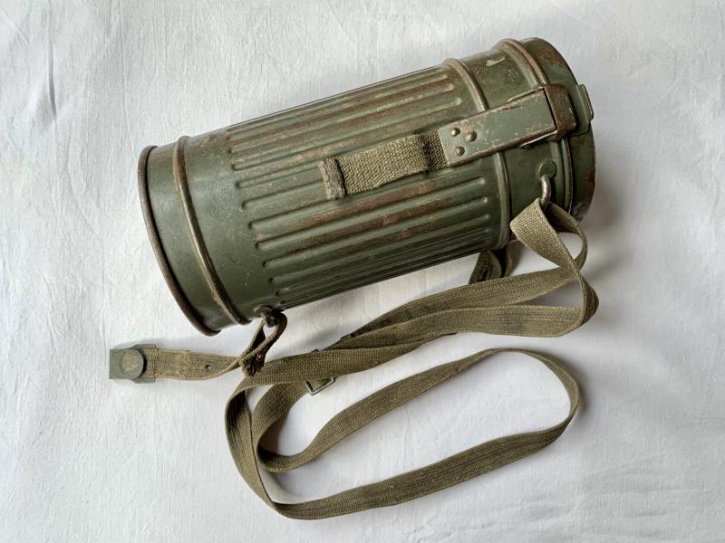 WH (Heer) M30 Gasmask and Canister