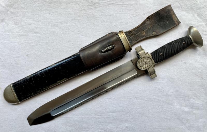 DRK Hewer with Leather Frog