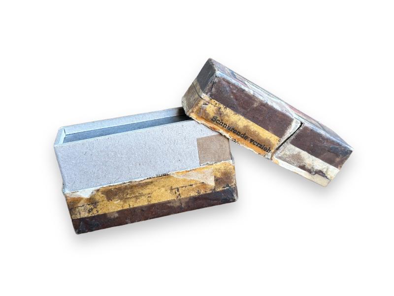 Carton box '15 Sprengkapseln'