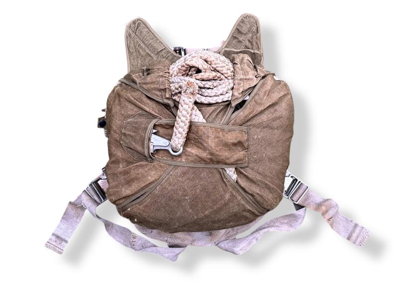 Fallschirmjäger RZ20 Harness and Bag -unpacked-