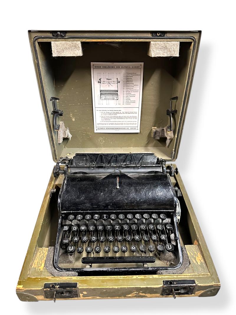 W-SS Typewriter in Transport Case