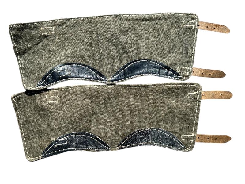 WH (HEER) pair of gaiters