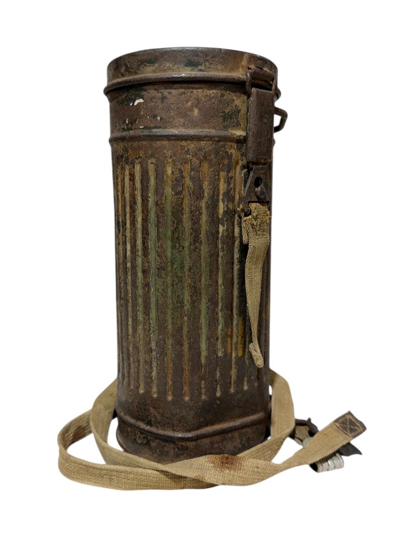 Camouflaged Gasmasker Canister